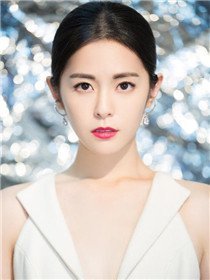 毕克葳(任容萱 饰)