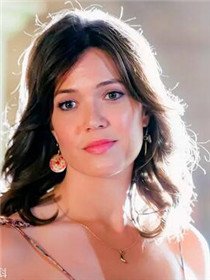 瑞贝卡·皮尔森(曼迪·摩尔 饰)