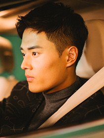 郑伊鸣 (乔可铭 饰)