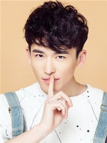 郝东明(郝明奇 饰)