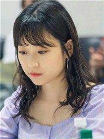 金美京(金瑟琪 饰)