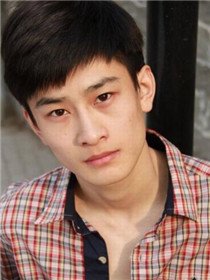 伍洛七(孟蔚 饰)