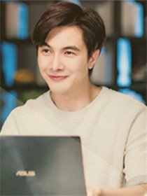 刘万镖、白云飞(谢佳见 饰)