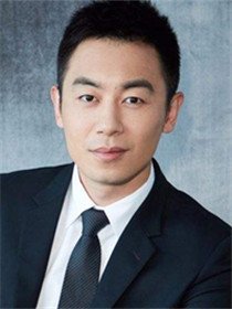 何必(朱亚文 饰)
