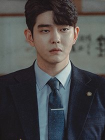 奇武赫(尹均相 饰)