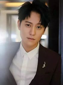 赵云飞(秦俊杰 饰)