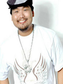 陈乐(龚格尔 饰)