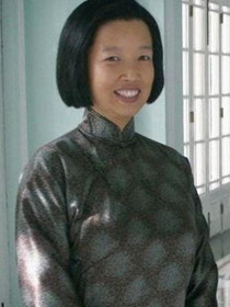 邓颖超(黄薇 饰)