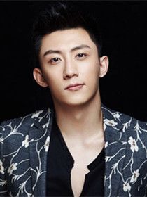 钱希西(黄景瑜 饰)