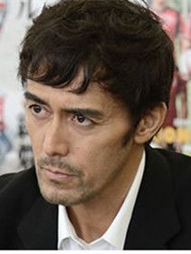 加贺恭一郎(阿部宽 饰)