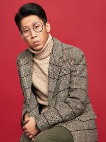 云雾笼罩的山峰