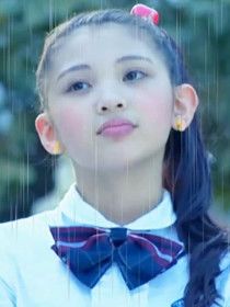 真真 (苗钟真 饰)