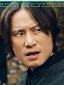 姜必成(宋诗曦 饰)