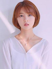 方姗(秦鸣悦 饰)