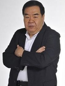 龙四(郑则士 饰)