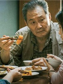 爷爷(智一桐 饰)