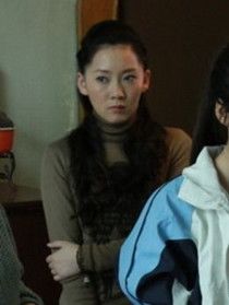 继母(曹馨月 饰)