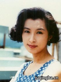 龙纪文(郭蔼明 饰)